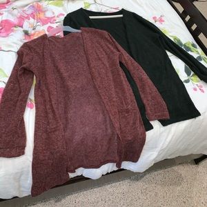 Black and burgundy cardigan🌟
